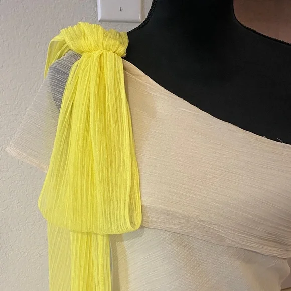 BCBGeneration One Shoulder Dress in Yellow and Cream - Picture 3 of 6